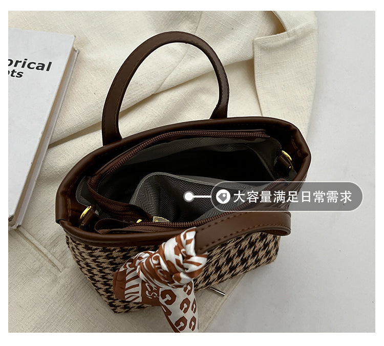Chic Woven Bucket Bag – Small Handheld & Stylish for Daily Wear