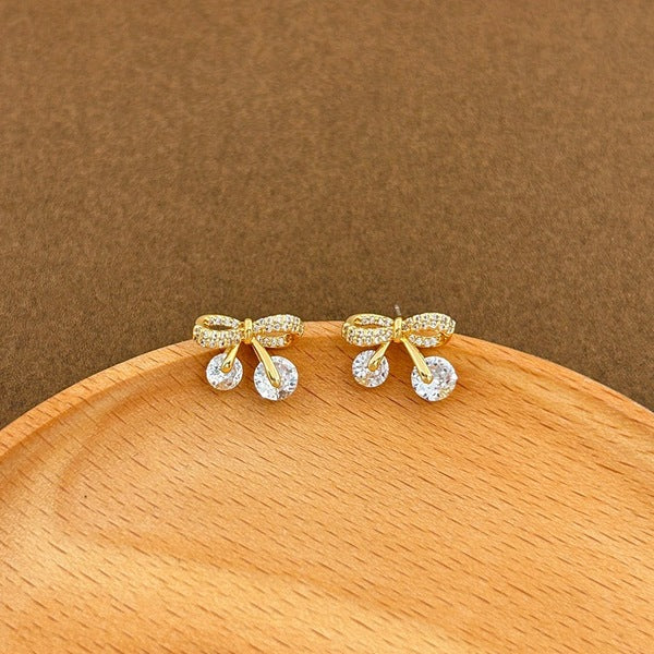 Classic White Pearl Stud Earrings – Timeless Everyday Elegance