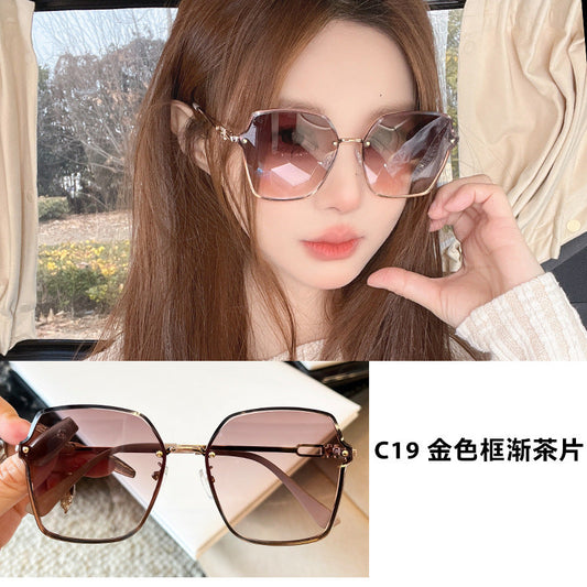 Polygonal UV400 Retro Sunglasses – Metal Frame Stylish Shades for Women