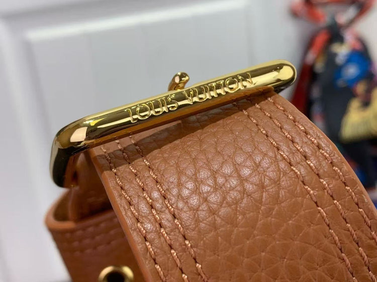 Premium Women's Structured Handbag with Elegant Gold-Tone Details (Capucines BB copy)