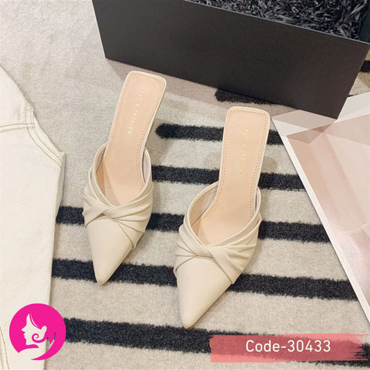 Chic Pointy Toe Heels – Elegant Off White & Black Options!