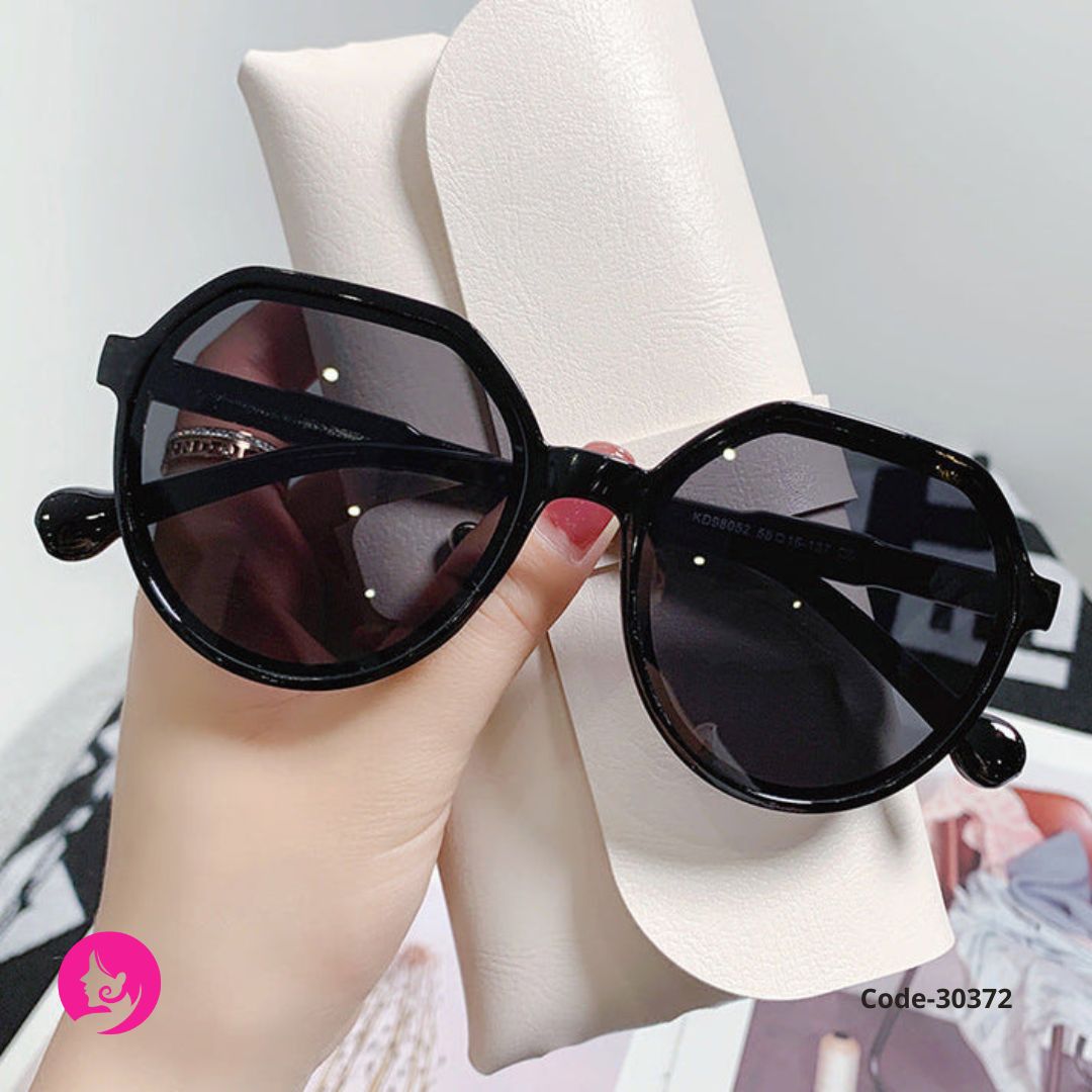 Black Frame Sunglasses with AC Lens & Protective Box