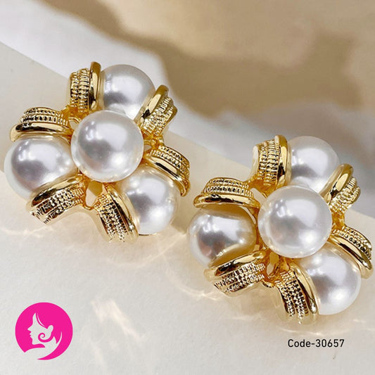 Gold Three-Petal Clover Earrings – Elegant Floral Studs for Women