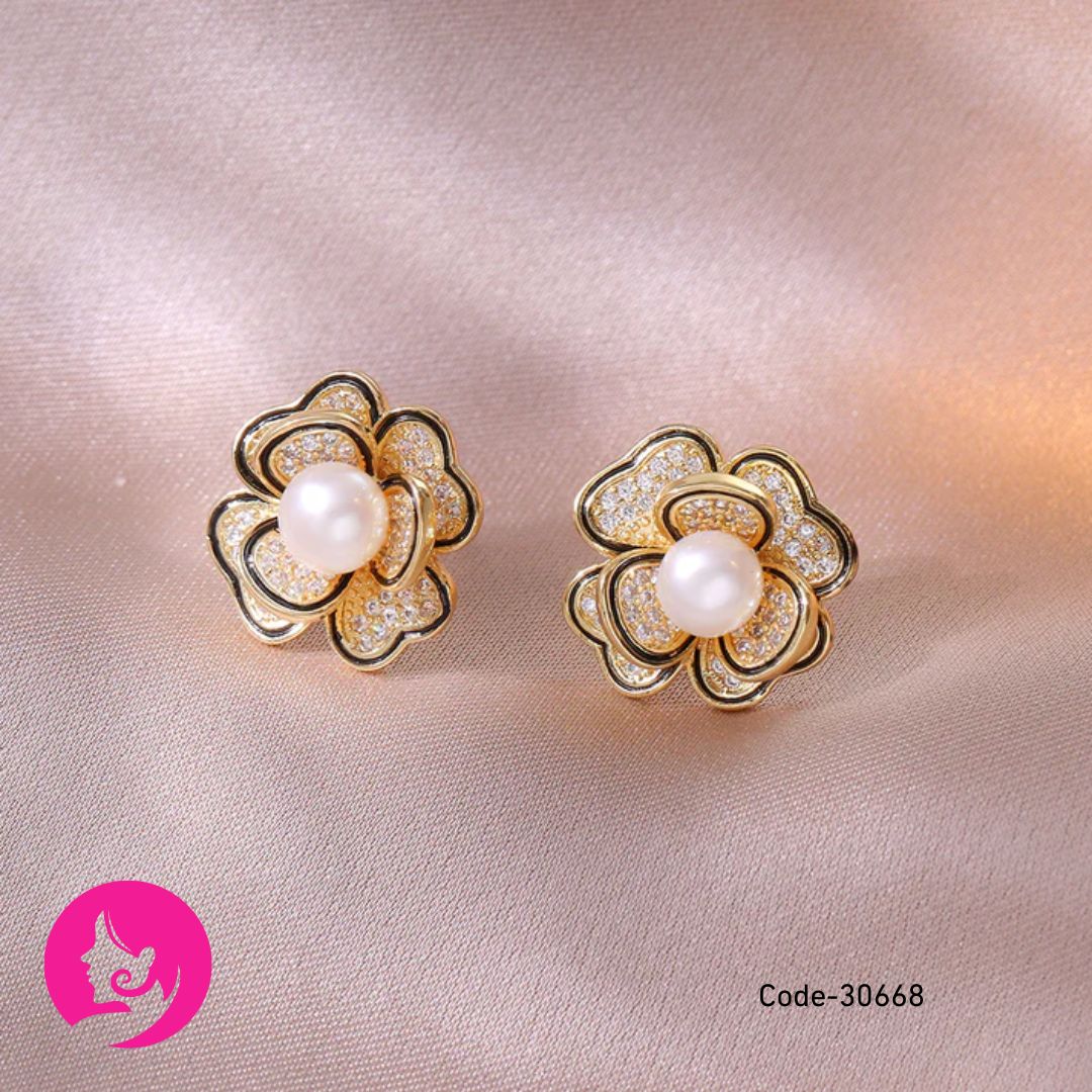 Hando Flower Freshwater Pearl Earrings – Elegant Stainless Steel Petal Design