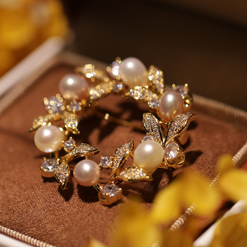 Luxury Freshwater Pearl Daisy Wreath Brooch Elegant Floral Copper Pin for Women