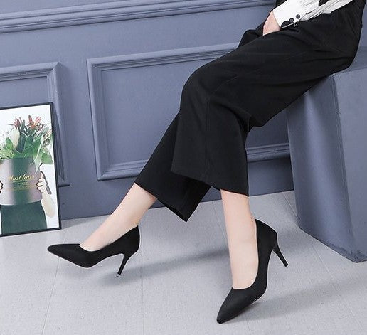 Premium Black Heels with Red Bottom – The Ultimate Classic Look.Classic Black Heels with Red Bottom: Timeless Elegance for Any Occasion!