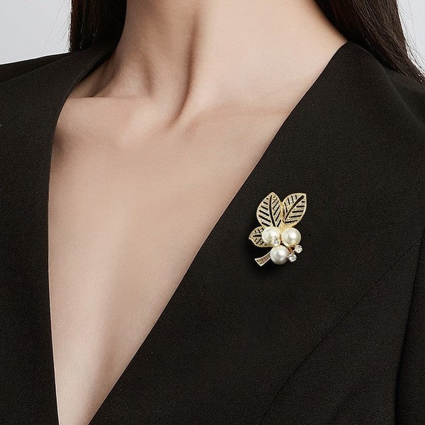 Dream Pearl Hollow Leaf Brooch – Elegant Apricot Floral Metal Pin for Women