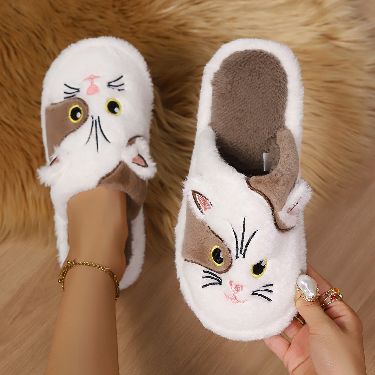 Women's Cotton Slippers Simple Design Shoes Winter Cartoon Thickened Indoor Home Use Furry Slippers