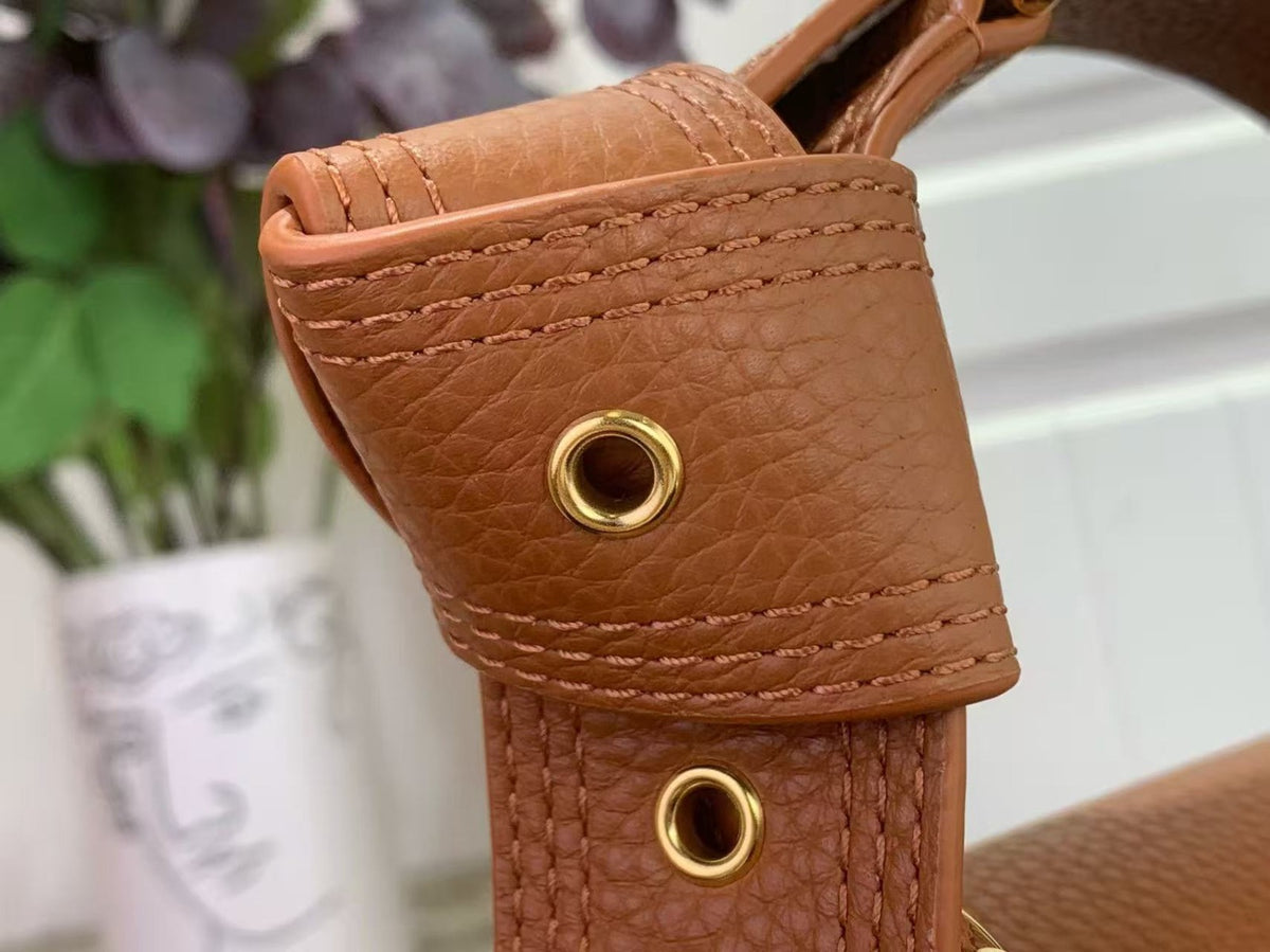 Premium Women's Structured Handbag with Elegant Gold-Tone Details (Capucines BB copy)