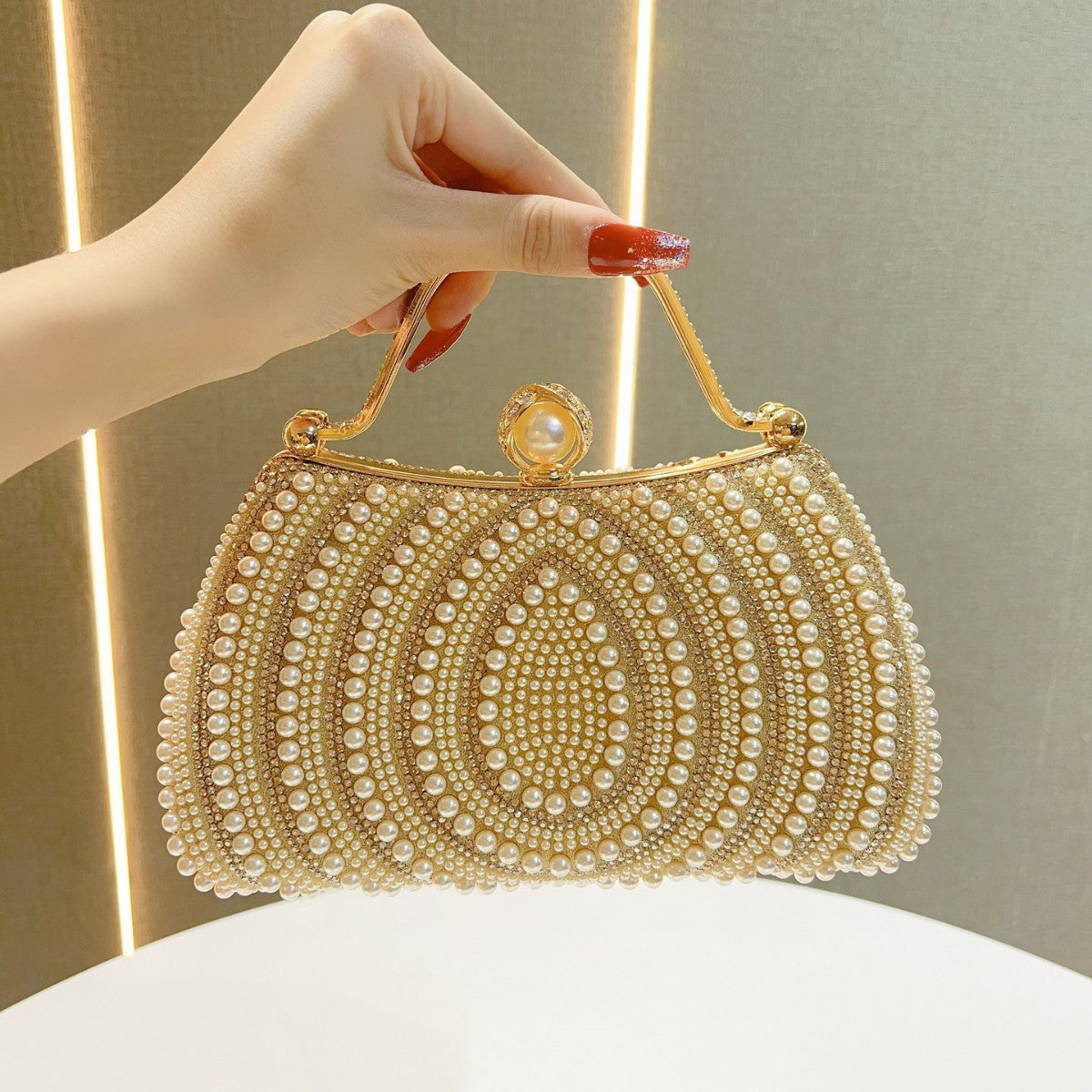 Women's Luxury Shoulder Bag Quilted Chain Shell Pearl Diamond Design Polyester Lining Mini Clutch Evening Bags Wedding Handbags